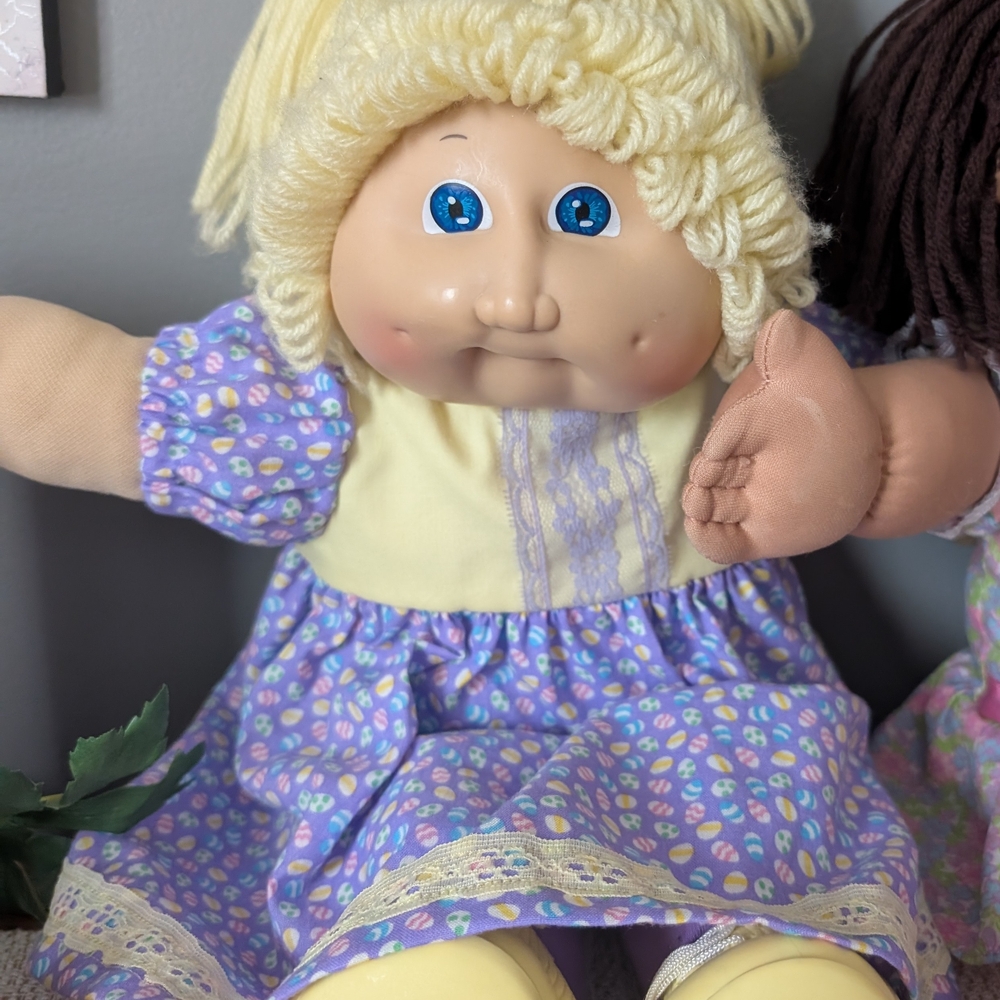 16" Cabbage Patch Doll With Additional Clothes And Accessories